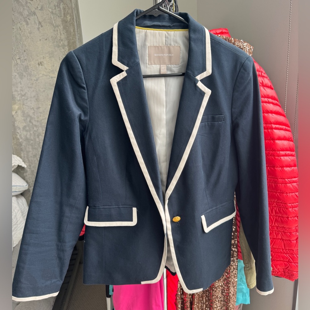 Banana Republic Lined Classic Fit Navy Blazer with white lining